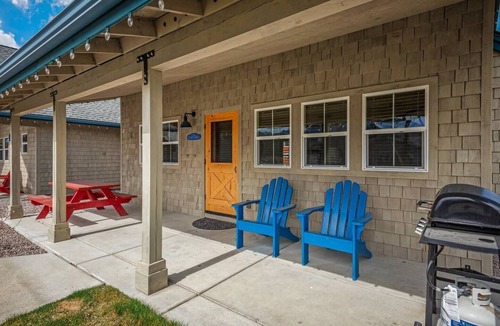 Dover Bay House | Fish Tales - Courtyard Beach Bungalow