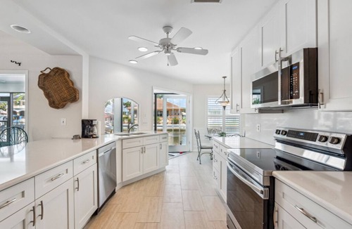 Vanderbilt Conners House | FISHERMANS PARADISE WATERFRONT POOL HOME 2 minute drive to the beach
