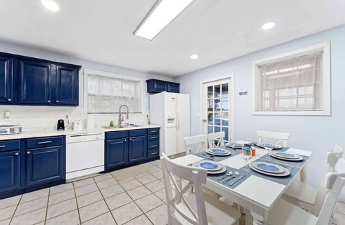 Northside Ski Chalet | Fishing Cottage, Peaceful, 3 Bedroom, Family Friendly, Washer and Dryer, Long-Term