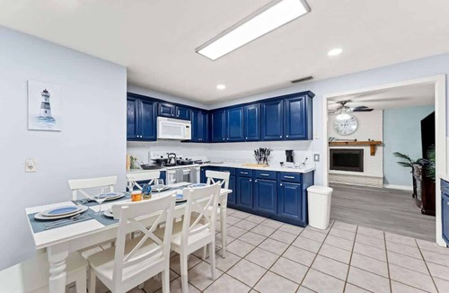 Northside Ski Chalet | Fishing Cottage, Peaceful, 3 Bedroom, Family Friendly, Washer and Dryer, Long-Term
