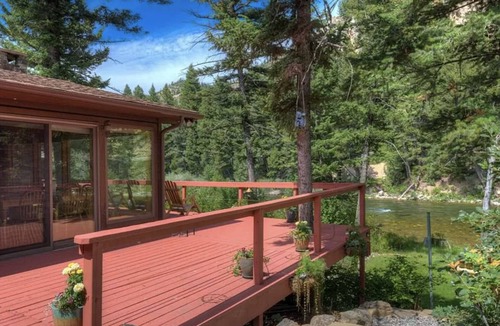 Gallatin Gateway Cabin | Fishing on the Gallatin River from back yard or Ski Big Sky just 20 minutes away