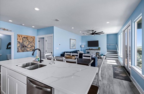Crystal Beach House | Fishy Business| Beach Front Oasis! Sleeps 20!