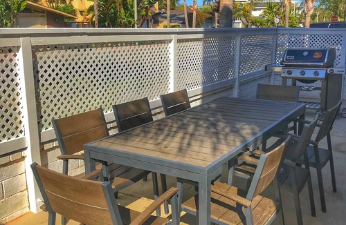 West Newport Condo | Five Bedroom Four Bath Upper Condo By The Beach with AC!