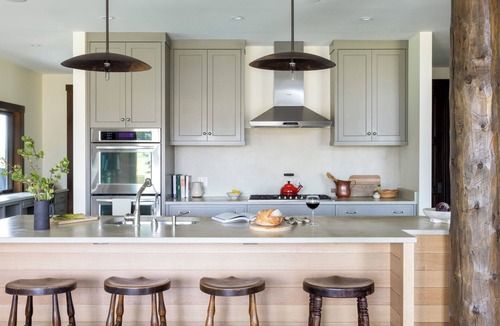 South Park Villa | Five Bedroom Home on a Creek
