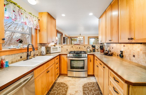 Bigfork Cabin | Five separate cabins ideal for a group getaway, near Flathead Lake & Glacier