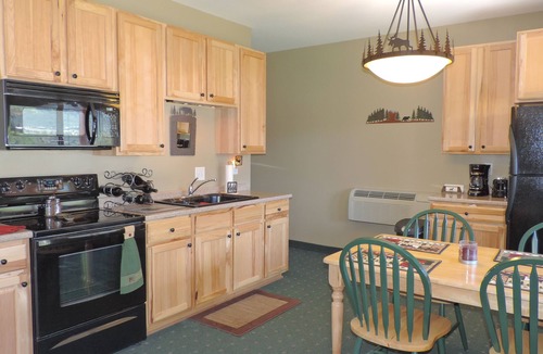 Gardiner Cabin | FIVE STAR CABIN ON YELLOWSTONE RIVER! THE GRIZZLY DEN CABIN on YNP Riverfront