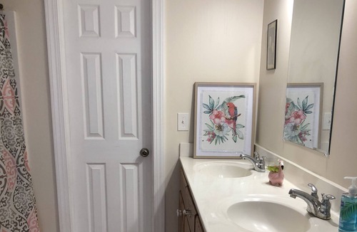 Gloucester Point House | Flamingo Hospitality Room 2 and Hot Tub