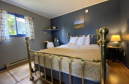 Woods Bay Hotel | Flathead Lake Resort