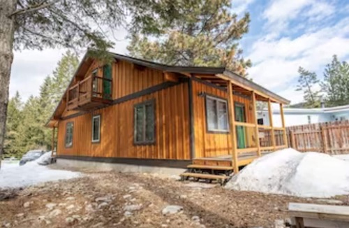 Woods Bay Cabin | Flathead Moose Getaway Cabin - 1 mile to a Flathead Lake Beach