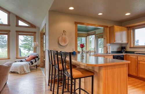 Kalispell House | Flathead River frontage, river access, firepit.