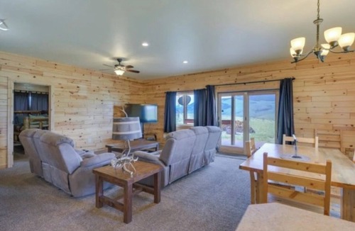 Melrose Cabin | Fleecer Mountain Cabin - Divide MT