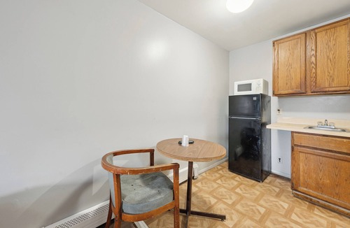 Flint Hotel | Flint Motel by OYO MI Near I-475