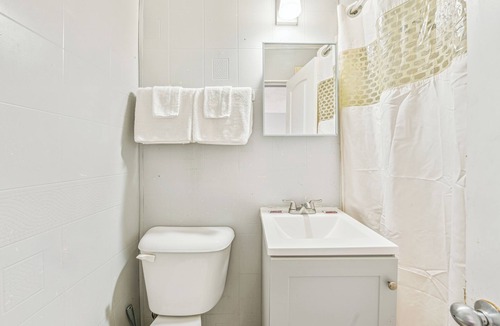 Flint Hotel | Flint Motel by OYO MI Near I-475