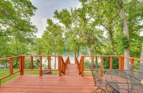 Flippin House | Flippin Home with Fire Pit Walk to White River!