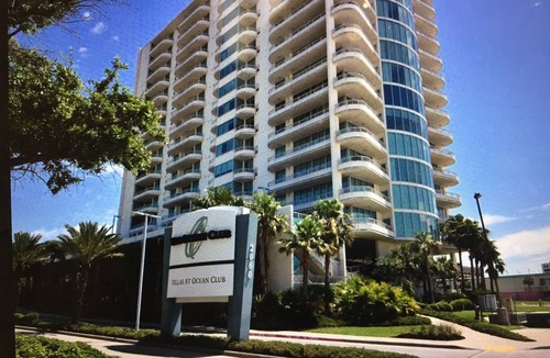 Biloxi Condo | Floor To Ceiling Windows Overlook The Gulf of America's Pristine White Beaches