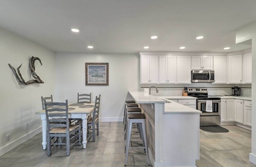 Fernandina Beach Apartment | Florida Condo w/Pool & Tennis: Walk to Beach!