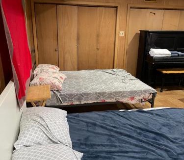 Silver Spring House | Flower Avenue Hosting -Two DB Beds & Shower - Ground Floor Bedroom 1 Person 66 Night, 2 persons 122 - 3rd & 4th add 52 each