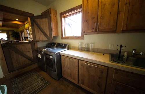 Missoula House | Fly Fisherman's Lodge on the Bitterroot River, Lolo Mt