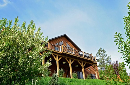 Cascade House | Fly Fishing - "Ten & Two Lodge"