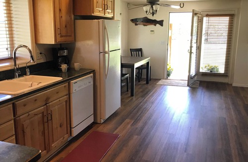 St. Anthony House | Flyfishing /kayaking/paradise, near Yellowstone Park, right on the Snake River
