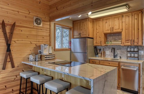 Coolin Cabin | Flying Arrow Cabin ~ Priest Lake with Lake Views 3 bedrooms Sleeps 12