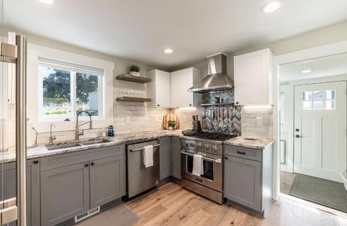 Coeur d'Alene House | Flying Colors Cottage Walk to Downtown