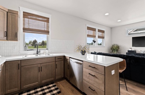 Post Falls Condo | Fore! Tee Off into Relaxation with Our Golf-Themed Vacation Retreat