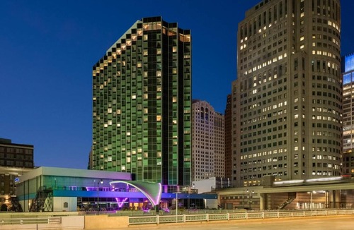 Downtown Detroit Hotel | Fort Pontchartrain Detroit, a Wyndham Hotel