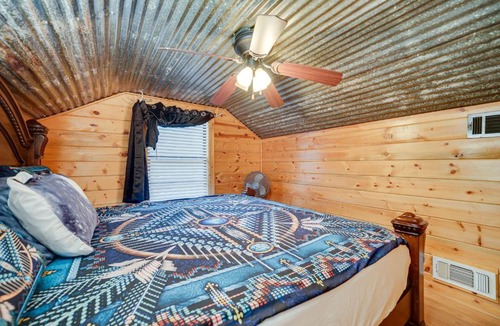 Fort Towson House | Fort Towson Cabin Less Than 1 Block to Raymond Gary Lake