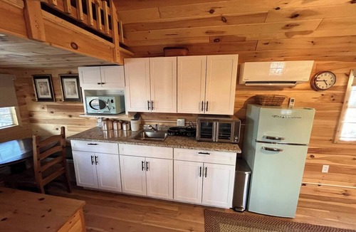 Berkeley Springs Cabin | Fox Burrow @ Timber Ridge Retreat