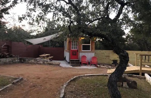 Austin Cabin | "Fox" tiny home in 2 acre gated boutique resort with pool!