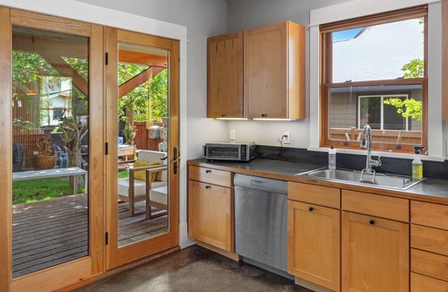 Bozeman House | Foxtail Haven - Spacious 3 bedroom, light filled 30+ day rental in Bozeman!