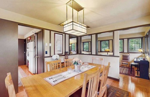 Bittinger House | Frank Lloyd Wright-Inspired Prairie Home | Official Fallingwater Lodging Partner