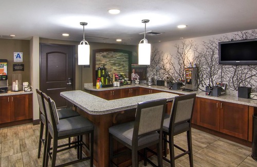 Bressi Ranch Condo | Free Breakfast Included! Pool & Hot Tub Access. Great Location!