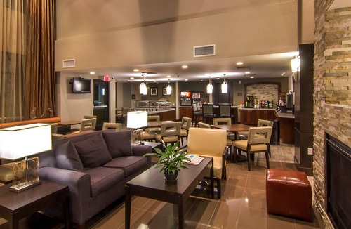 Bressi Ranch Condo | Free Breakfast Included! Pool & Hot Tub Access. Great Location!