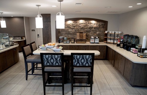 Auburn Hills Apartment | Free Breakfast. Indoor Pool, Gym, Business Center. Great Studio!
