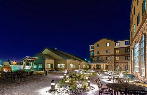 Grand Forks Condo | Free Breakfast. Indoor Pool & Hot Tub. 2 Min Drive to University of North Dakota.