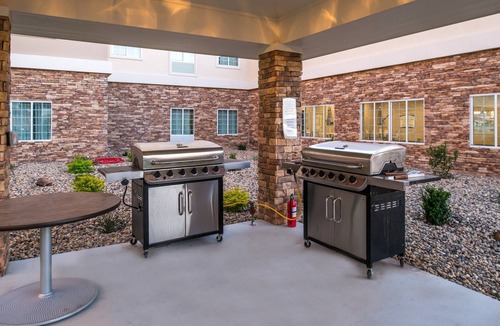 Pecos Apartment | Free Breakfast. Pool. Gym. Great for Business Travelers!