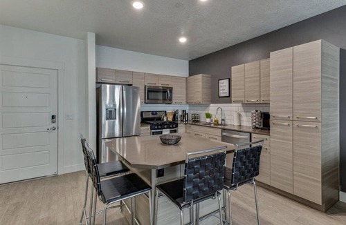 Downtown Salt Lake City Apartment | Free Parking/Pool/Hot Tub/Gym/King Bed/Workspace