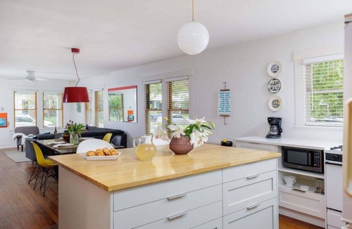 Hyde Park House | Free Parking, Walk to Food - Pastel