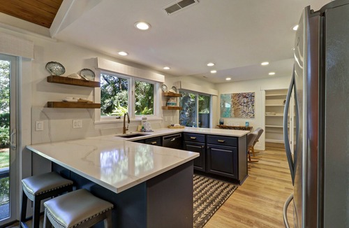 Lawton Woods House | FREE Pool Heat ~ Upscale Home, Private Pool, Pet Friendly ~ 7 Pender Lane