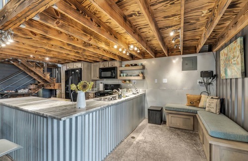 Trenton Cabin | Free Ruby Falls Ticket & More -Mountaintop with mountain view-Farm Stay-Chattanooga-Cloudland Canyon