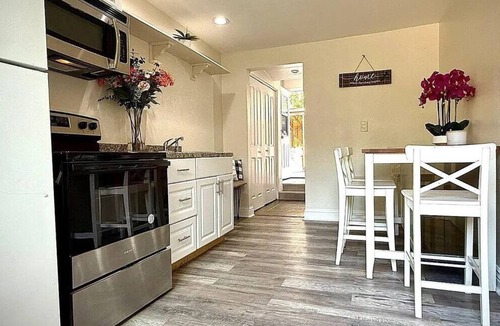 Fremont House | Fremont - 6 bedroom 3 bath