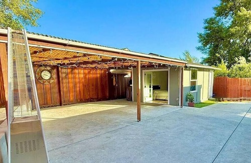 Fremont House | Fremont - 6 bedroom 3 bath