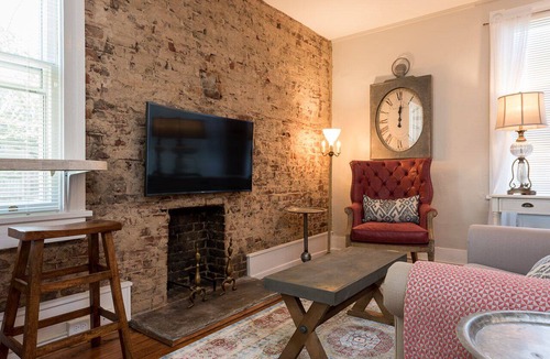 Belmont Apartment | French Cottage Luxury Apartment | Perfect for Extended Stays in Downtown Belmont