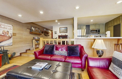 Sun Valley Condo | Freshly remodeled, ski-in/ski-out condo with pool, hot tub, & clubhouse