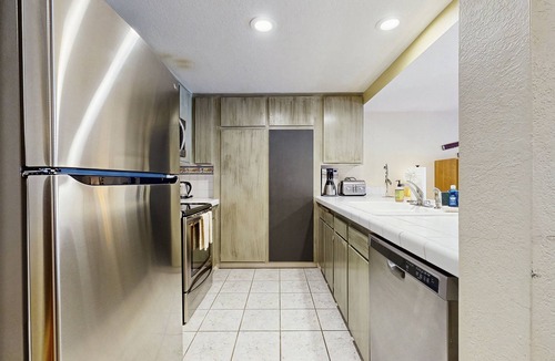 Sun Valley Condo | Freshly remodeled, ski-in/ski-out condo with pool, hot tub, & clubhouse