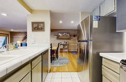 Sun Valley Condo | Freshly remodeled, ski-in/ski-out condo with pool, hot tub, & clubhouse