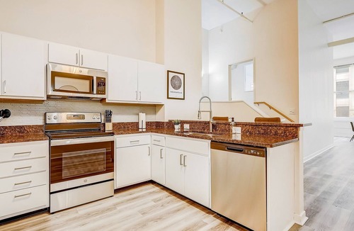 Mile Square Apartment | Frontdesk | 2 BR Apt near Indiana War Memorial