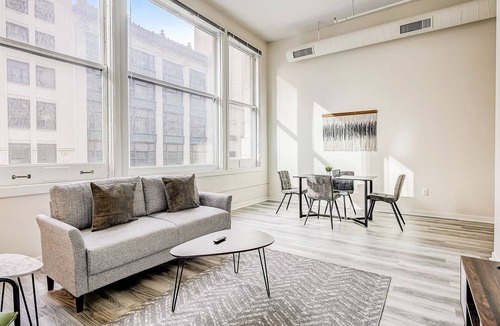 Mile Square Apartment | Frontdesk | 2 BR Apt near Indiana War Memorial